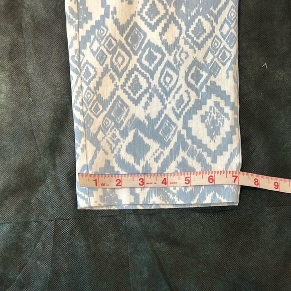 🔥Elliott Lauren Blue and White Patterned Pants🔥 - Picture 4 of 8
